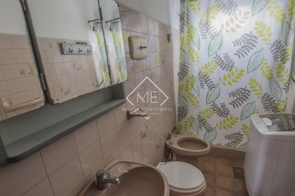 Casa ID.890 - Casa a la Venta en Barrio España - 3 Dormitorios, Cochera, Parrillero y Terreno Amplio