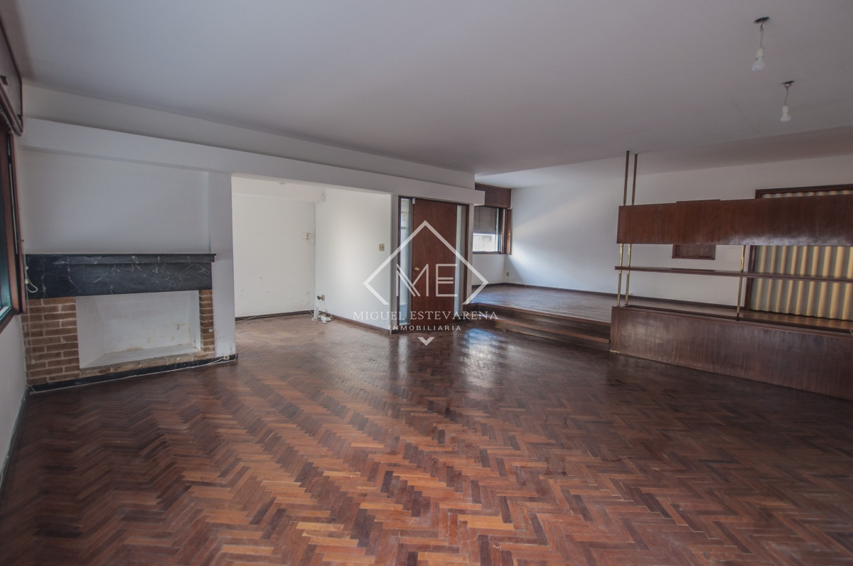 Casa ID.666 - Casa en venta en el centro de Minas: Amplios espacios y diseño inteligente.