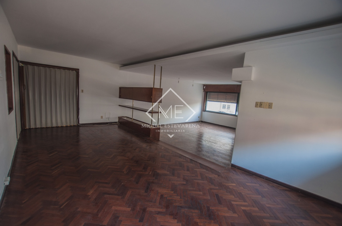 Casa ID.666 - Casa en venta en el centro de Minas: Amplios espacios y diseño inteligente.