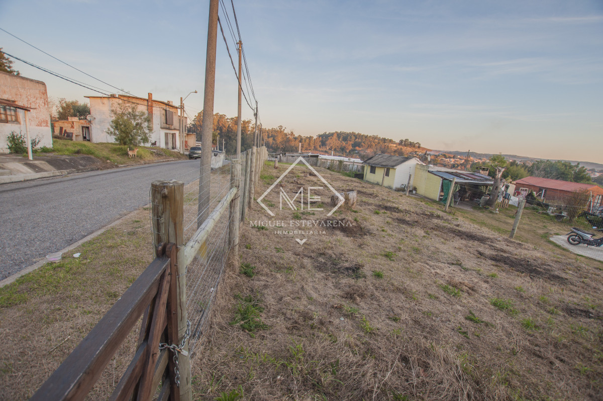 Casa ID.822 - Casa Minas - 2/3 Dorm. + Monoambiente, Gran Terreno Esquina