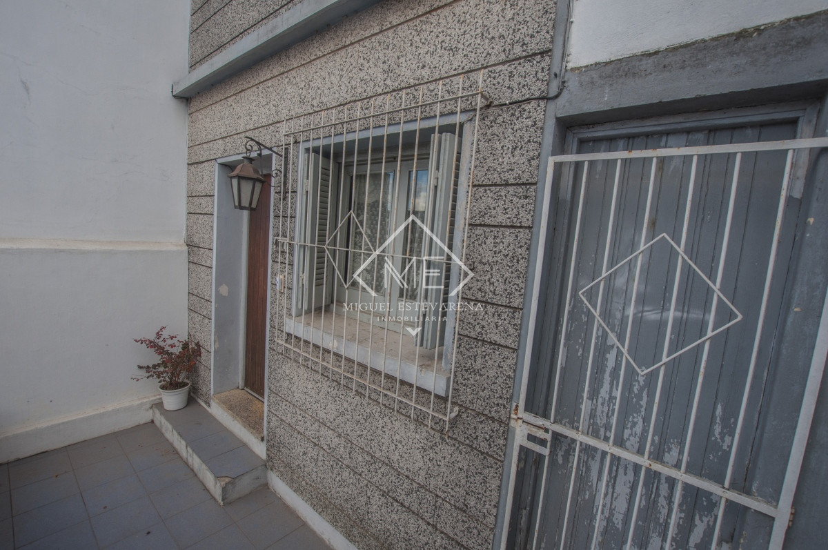 Casa ID.669 - Casa a la venta de un dormitorio más apto al fondo.