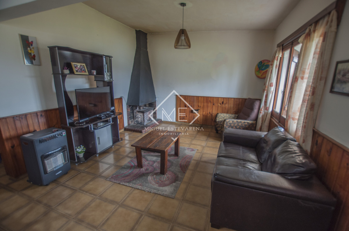 Casa ID.890 - Casa a la Venta en Barrio España - 3 Dormitorios, Cochera, Parrillero y Terreno Amplio