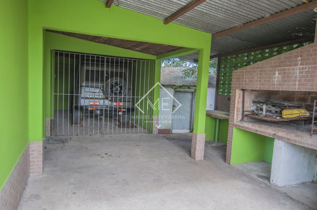 Casa ID.750 - En venta: oportunidad en barrio Estación de Minas, casa en esquina con terreno amplio