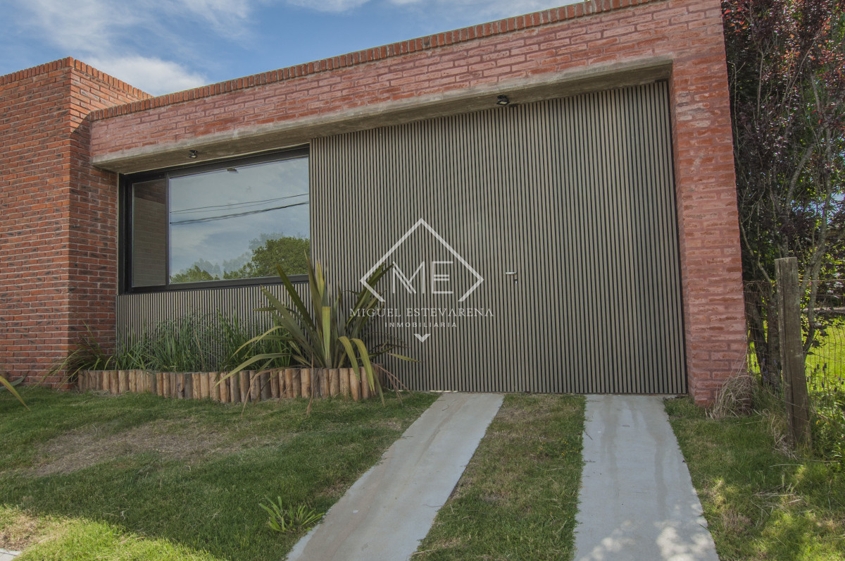 Casa ID.765 - Casa en venta, 3 dormitorios dos baños San Francisco