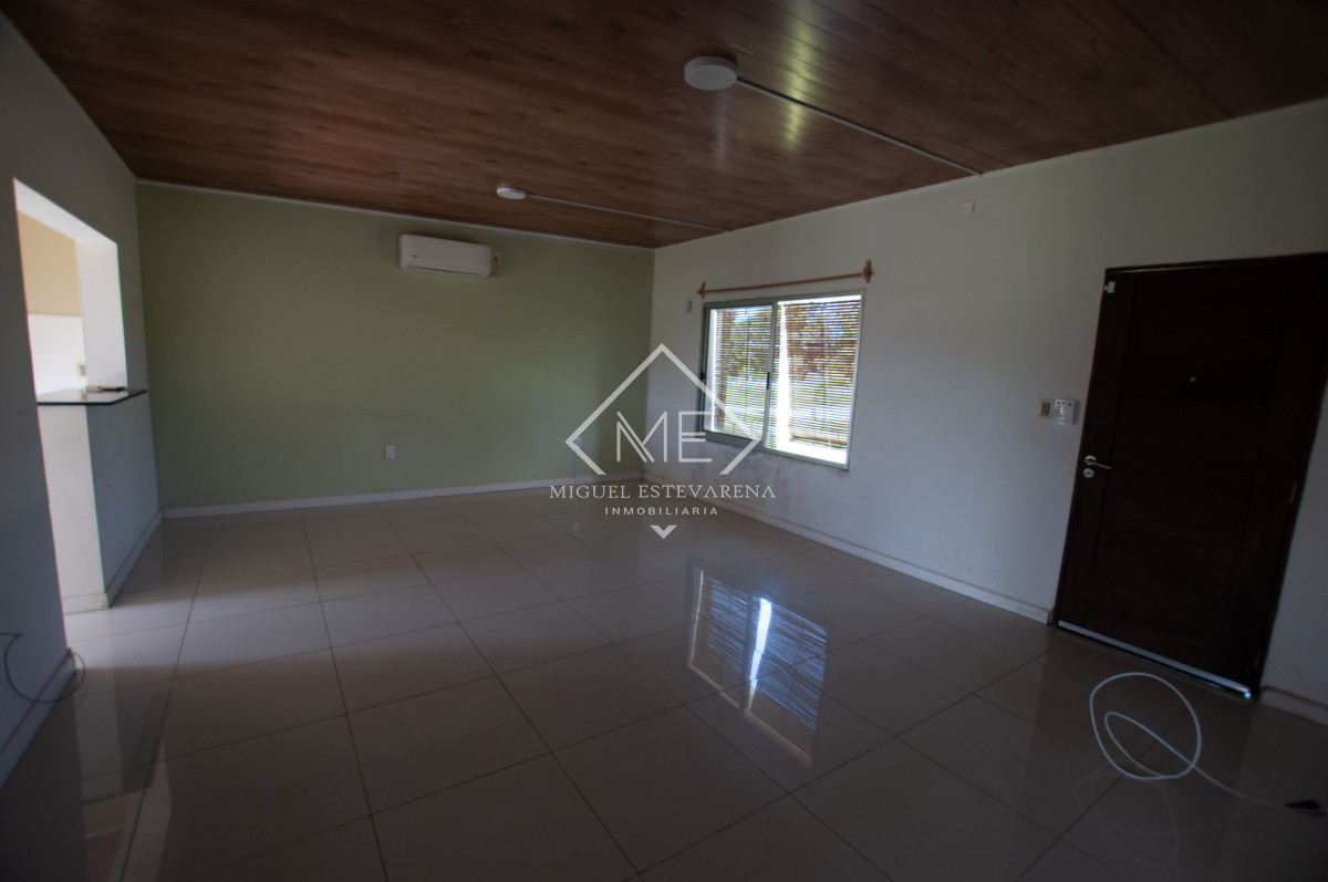 Casa ID.856 - Casa 3 Dormitorios En Alquiler - Living Integrado, barrios Las Palmas