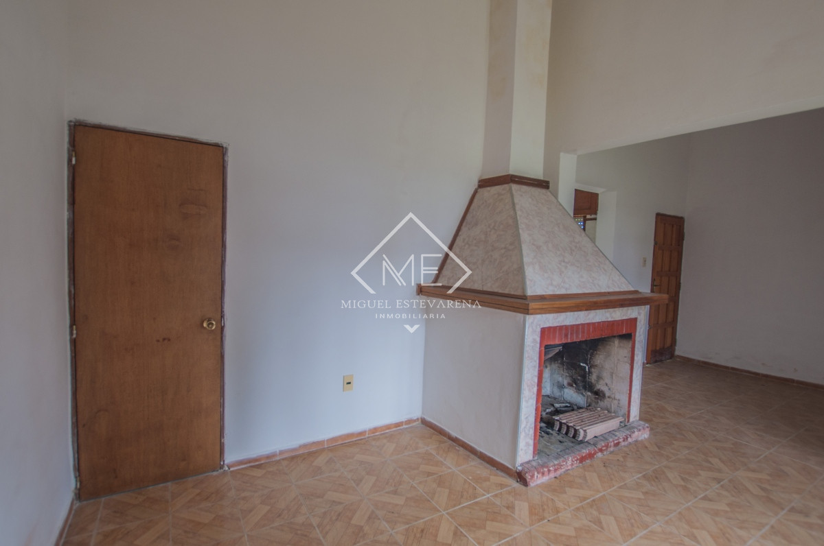 Casa ID.750 - En venta: oportunidad en barrio Estación de Minas, casa en esquina con terreno amplio