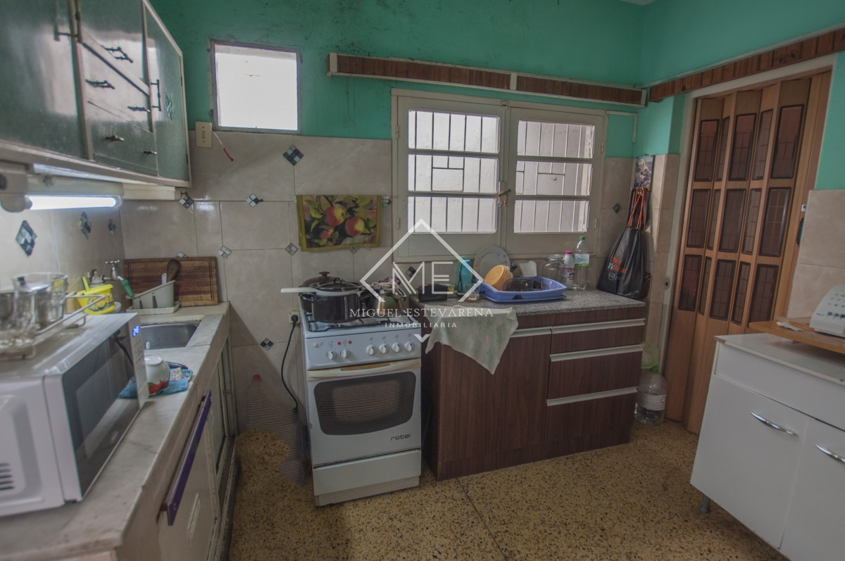 Casa ID.669 - Casa a la venta de un dormitorio más apto al fondo.