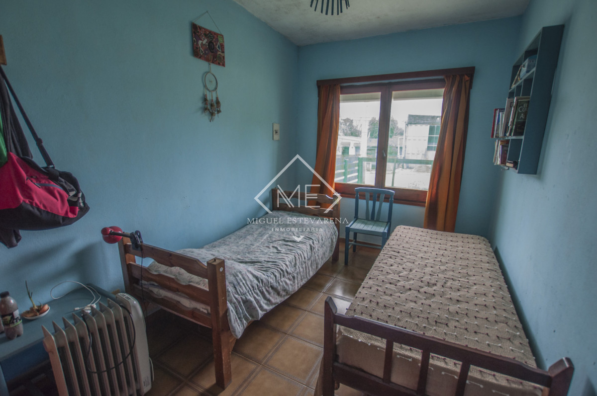 Casa ID.890 - Casa a la Venta en Barrio España - 3 Dormitorios, Cochera, Parrillero y Terreno Amplio