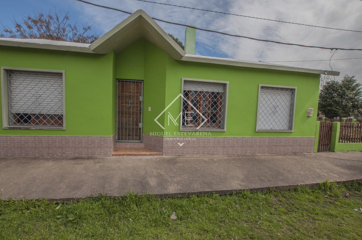 Casa ID.750 - En venta: oportunidad en barrio Estación de Minas, casa en esquina con terreno amplio
