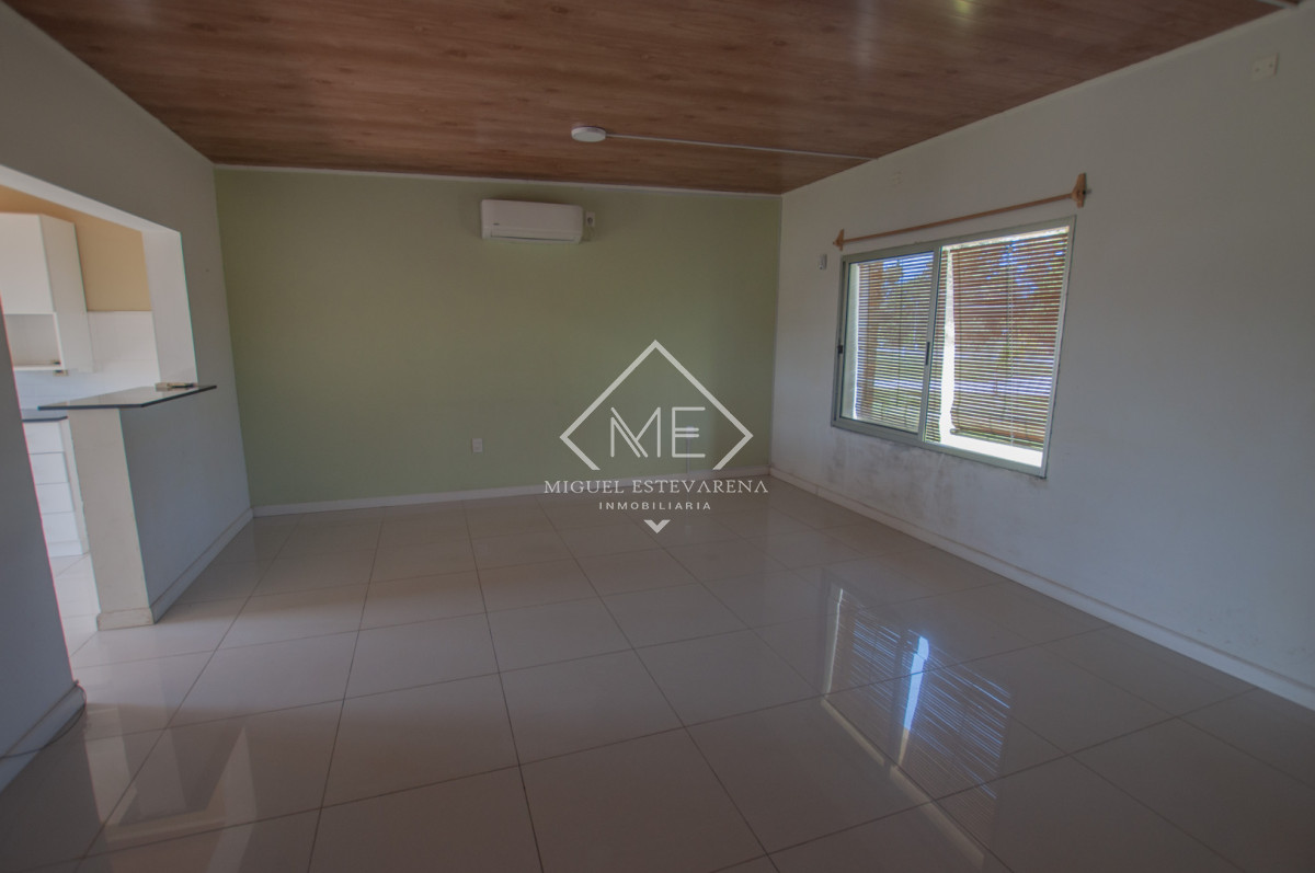 Casa ID.856 - Casa 3 Dormitorios En Alquiler - Living Integrado, barrios Las Palmas