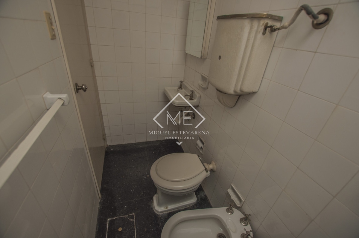 Casa ID.666 - Casa en venta en el centro de Minas: Amplios espacios y diseño inteligente.