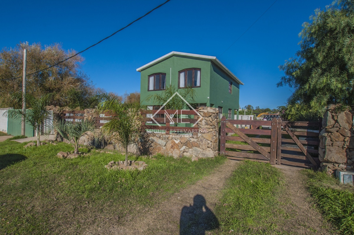 Casa ID.717 - Oportunidad de Venta: Casa en El Tesoro con Amplio Terreno y Excelente Ubicación
