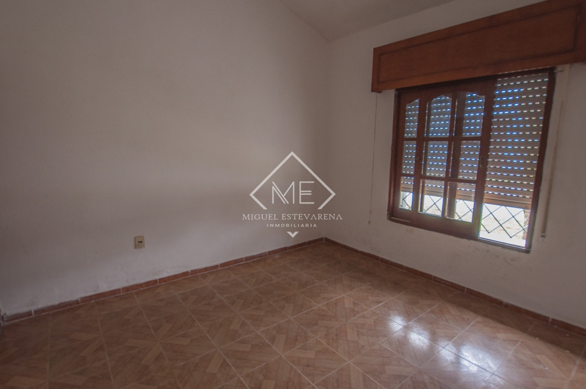 Casa ID.750 - En venta: oportunidad en barrio Estación de Minas, casa en esquina con terreno amplio