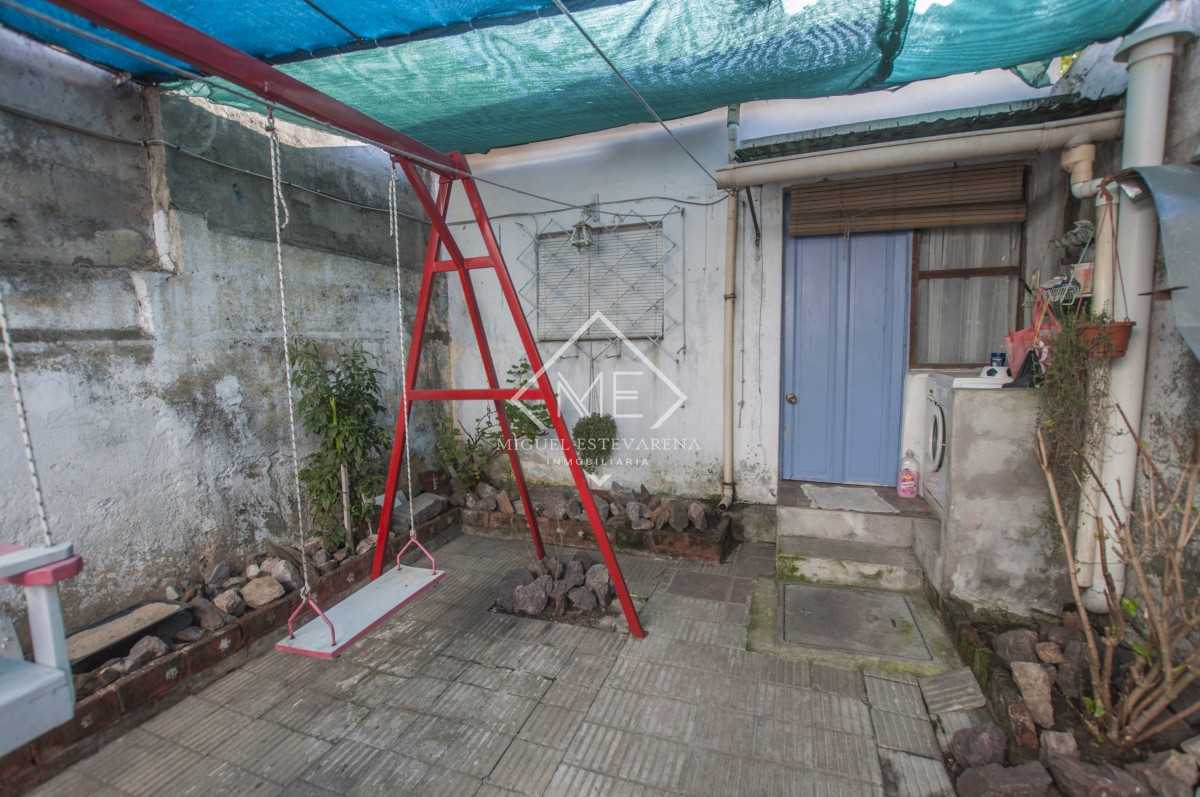 Casa ID.669 - Casa a la venta de un dormitorio más apto al fondo.