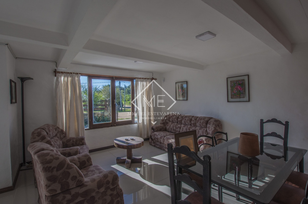 Casa ID.717 - Oportunidad de Venta: Casa en El Tesoro con Amplio Terreno y Excelente Ubicación