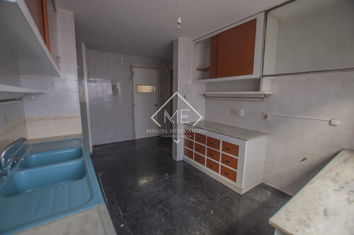 Casa ID.666 - Casa en venta en el centro de Minas: Amplios espacios y diseño inteligente.