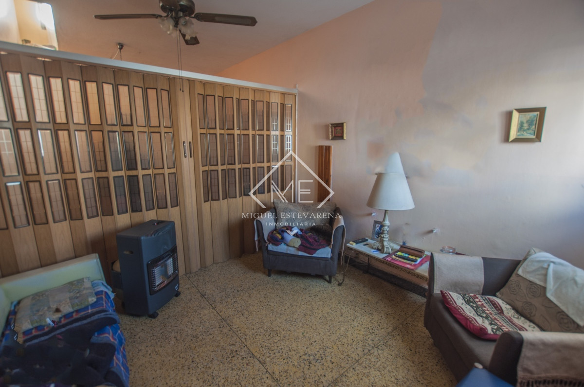 Casa ID.669 - Casa a la venta de un dormitorio más apto al fondo.