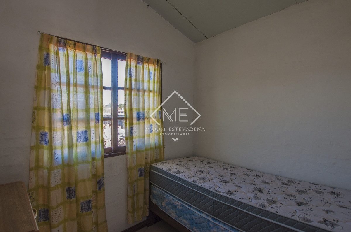 Casa ID.717 - Oportunidad de Venta: Casa en El Tesoro con Amplio Terreno y Excelente Ubicación
