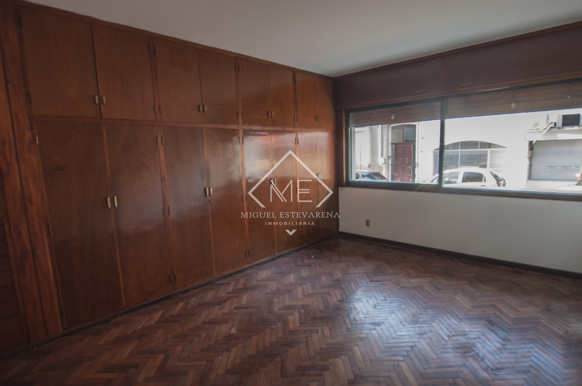 Casa ID.666 - Casa en venta en el centro de Minas: Amplios espacios y diseño inteligente.