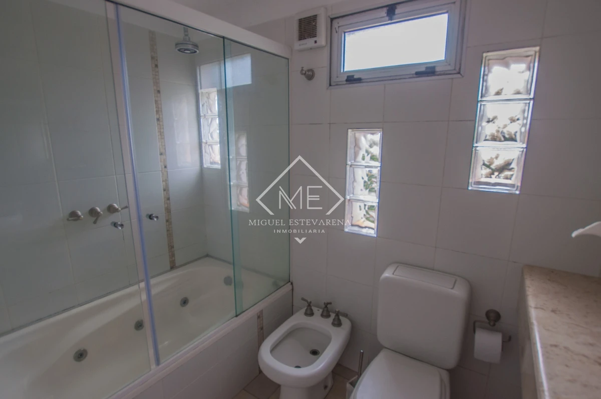 Casa ID.711 - Casa de tres dormitorios y tres baños a la venta en Maldonado.