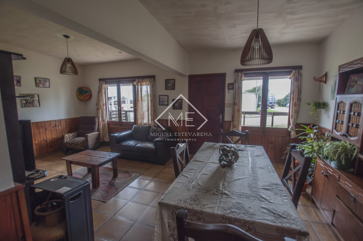 Casa ID.890 - Casa a la Venta en Barrio España - 3 Dormitorios, Cochera, Parrillero y Terreno Amplio