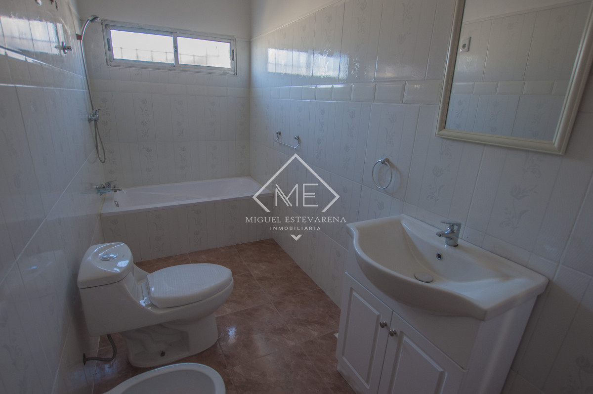 Casa ID.803 - Amplia casa a la venta en Minas