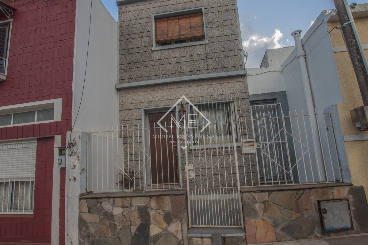 Casa ID.669 - Casa a la venta de un dormitorio más apto al fondo.