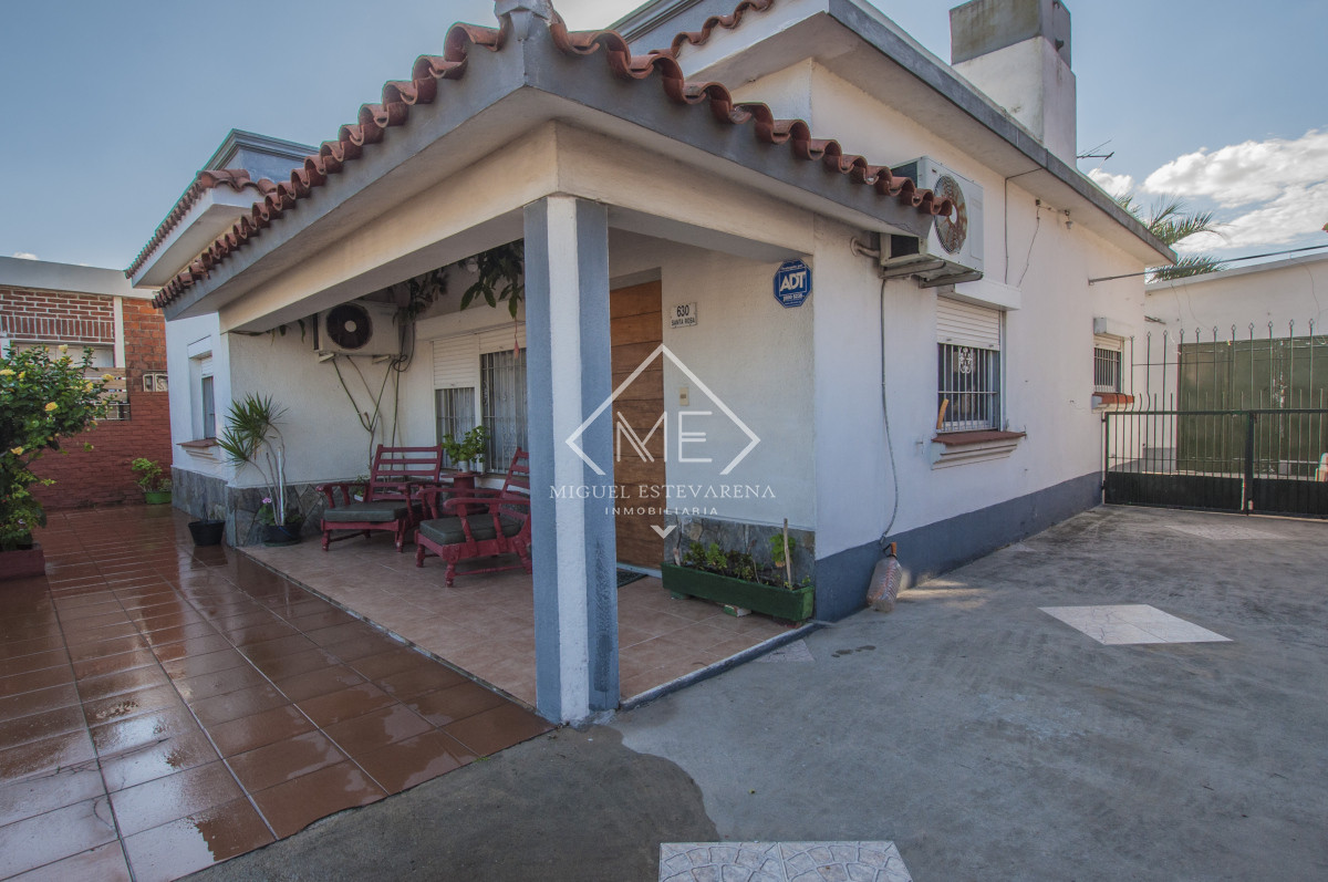 Casa ID.784 - Venta Casa 2 Dorm. Maldonado - Potencial Inversor, Entrada Lateral