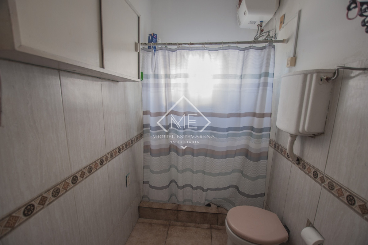 Casa ID.669 - Casa a la venta de un dormitorio más apto al fondo.