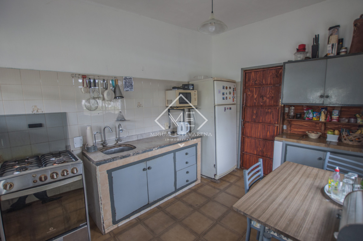 Casa ID.890 - Casa a la Venta en Barrio España - 3 Dormitorios, Cochera, Parrillero y Terreno Amplio