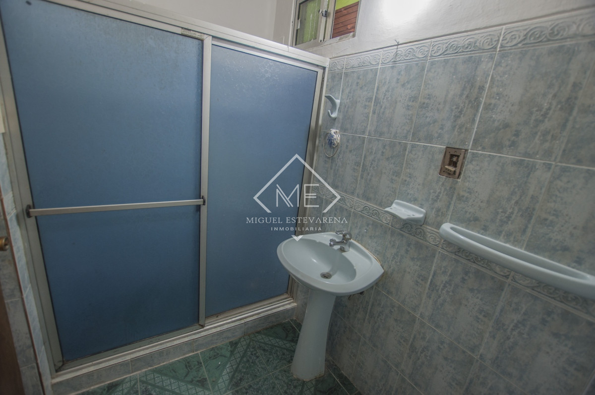 Casa ID.750 - En venta: oportunidad en barrio Estación de Minas, casa en esquina con terreno amplio