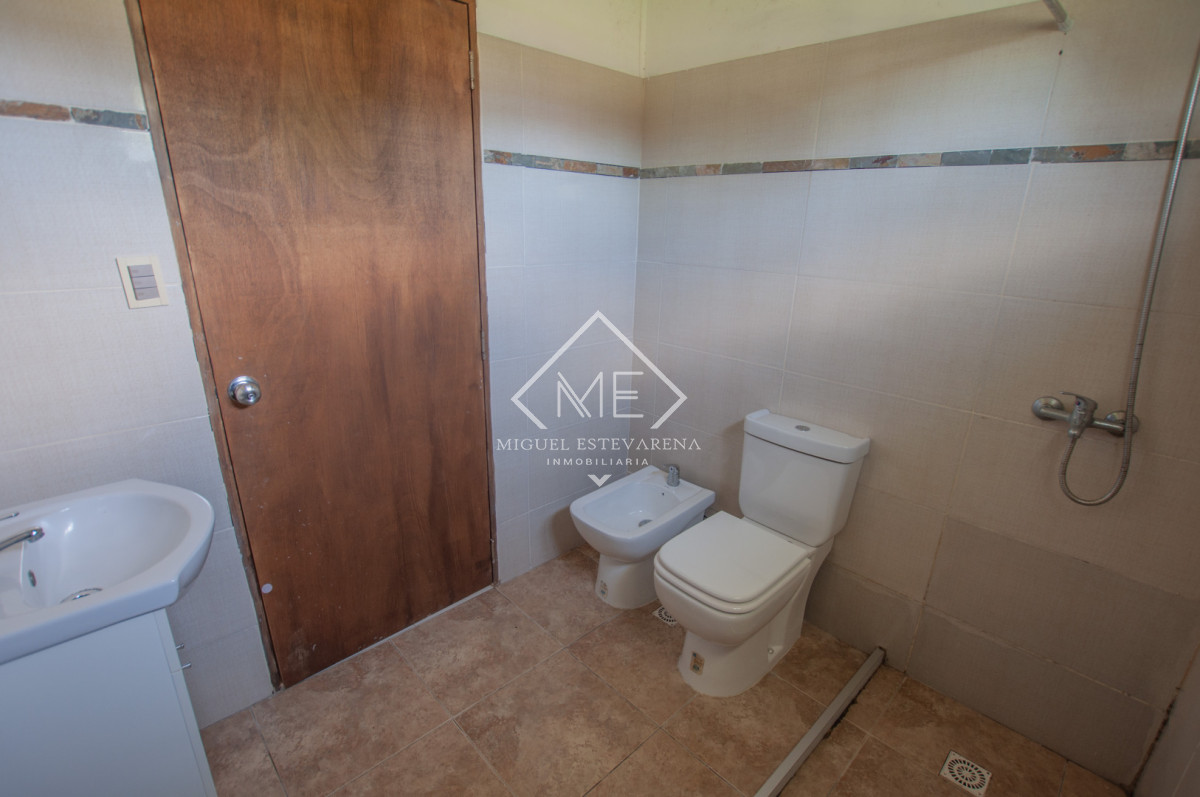 Casa ID.856 - Casa 3 Dormitorios En Alquiler - Living Integrado, barrios Las Palmas