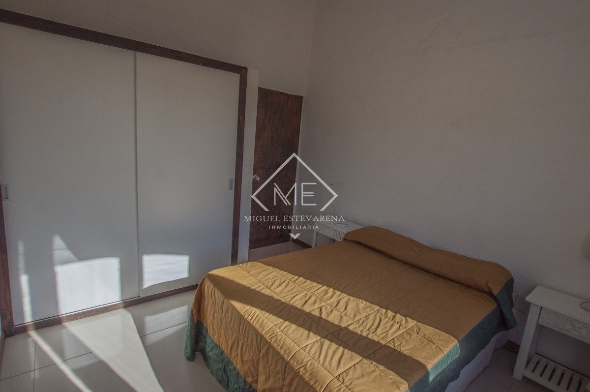 Casa ID.717 - Oportunidad de Venta: Casa en El Tesoro con Amplio Terreno y Excelente Ubicación