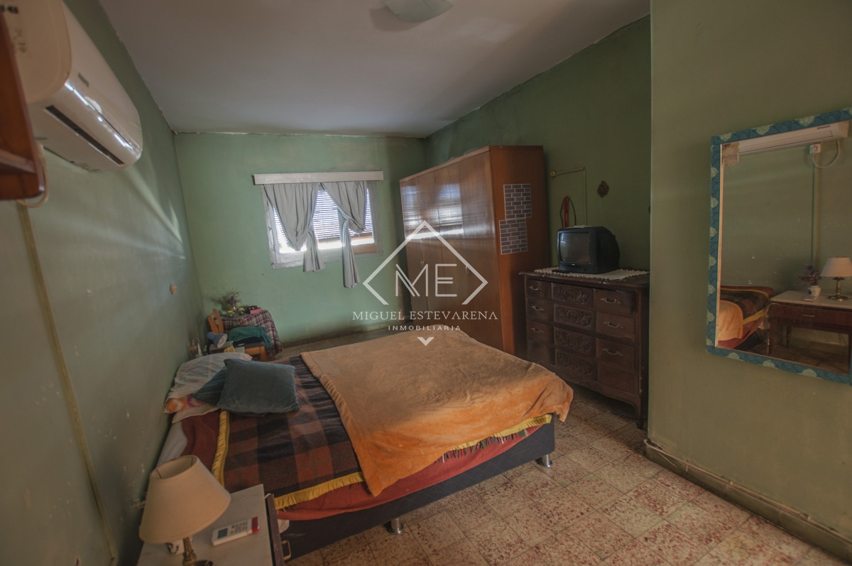 Casa ID.669 - Casa a la venta de un dormitorio más apto al fondo.