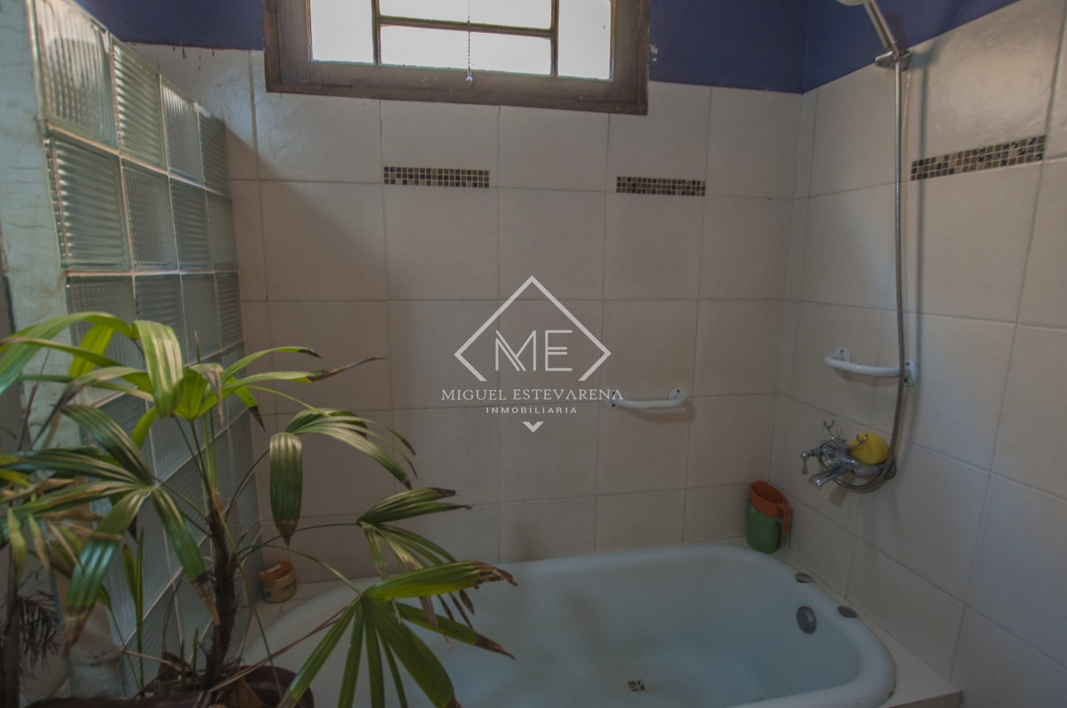 Casa ID.708 - Oportunidad venta de casa en Minas, cinco dormitorios y tres baños