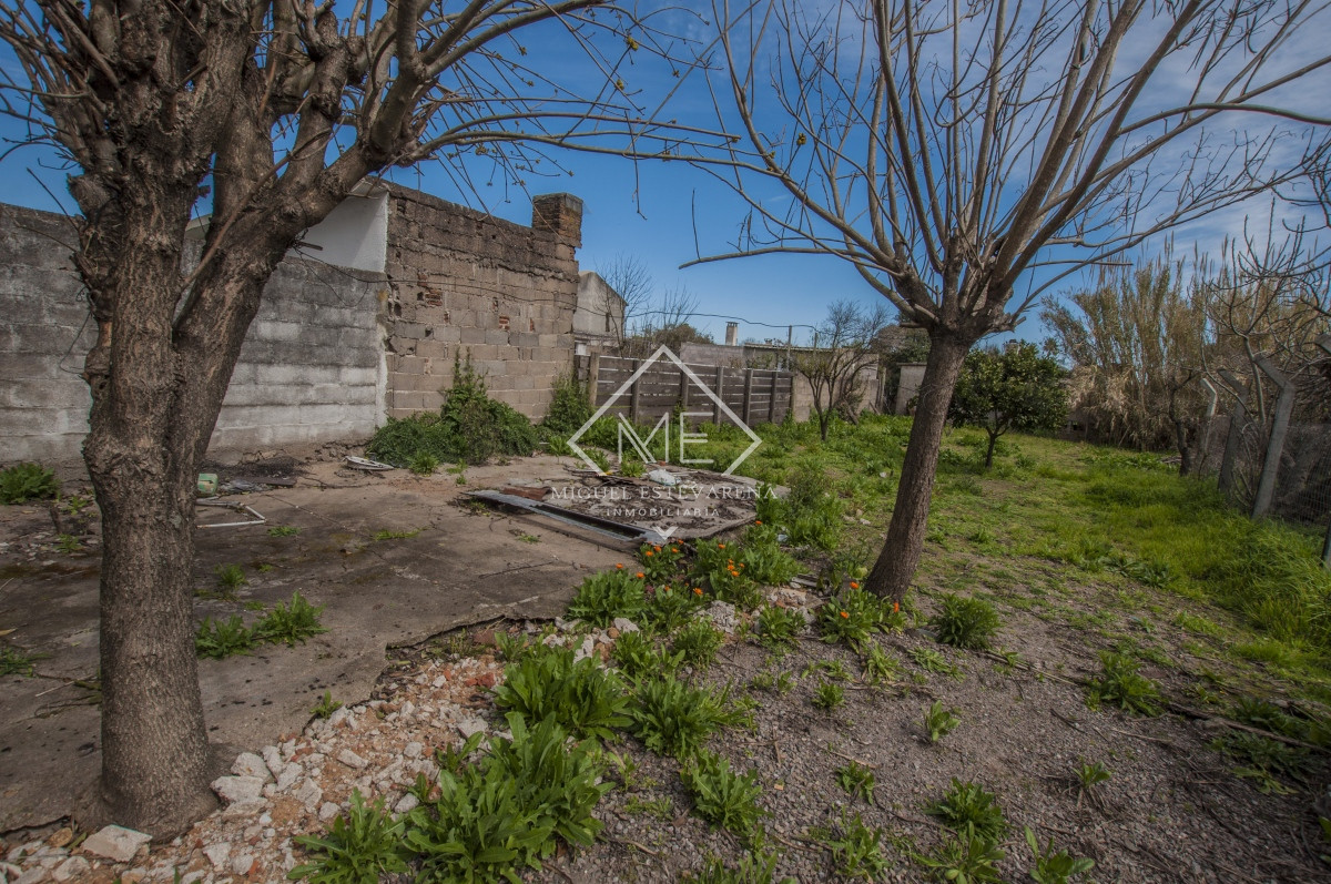 Casa ID.750 - En venta: oportunidad en barrio Estación de Minas, casa en esquina con terreno amplio