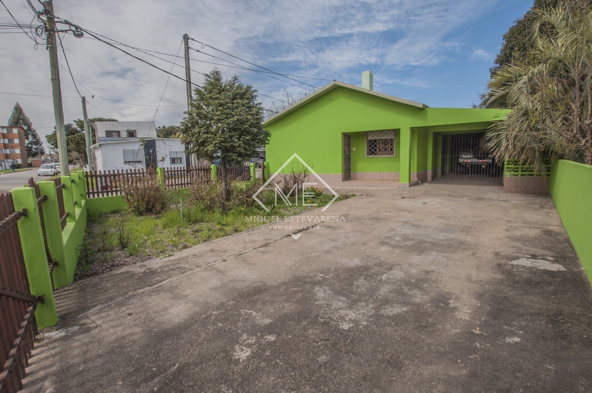 Casa ID.750 - En venta: oportunidad en barrio Estación de Minas, casa en esquina con terreno amplio