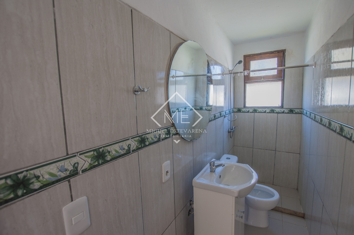 Casa ID.717 - Oportunidad de Venta: Casa en El Tesoro con Amplio Terreno y Excelente Ubicación