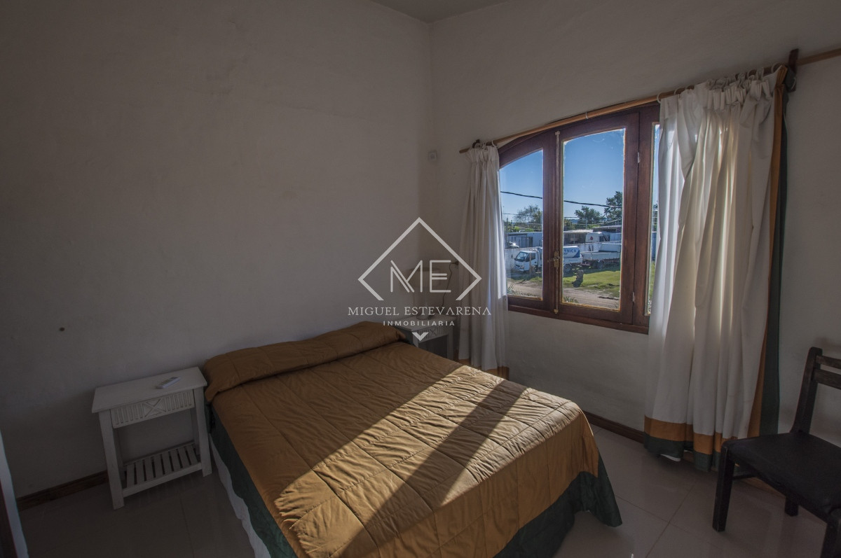 Casa ID.717 - Oportunidad de Venta: Casa en El Tesoro con Amplio Terreno y Excelente Ubicación
