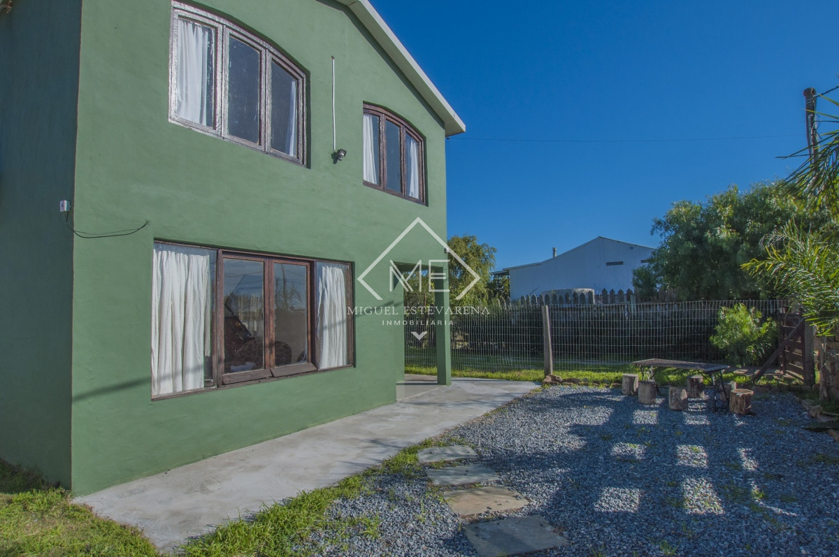 Casa ID.717 - Oportunidad de Venta: Casa en El Tesoro con Amplio Terreno y Excelente Ubicación