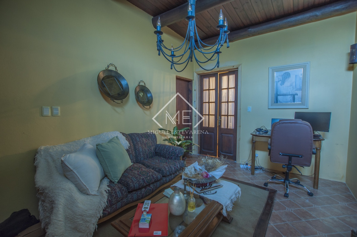 Casa ID.708 - Oportunidad venta de casa en Minas, cinco dormitorios y tres baños