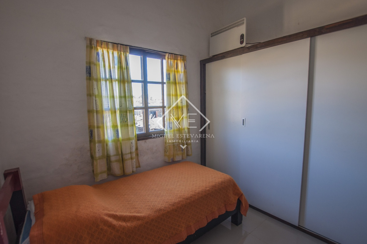 Casa ID.717 - Oportunidad de Venta: Casa en El Tesoro con Amplio Terreno y Excelente Ubicación