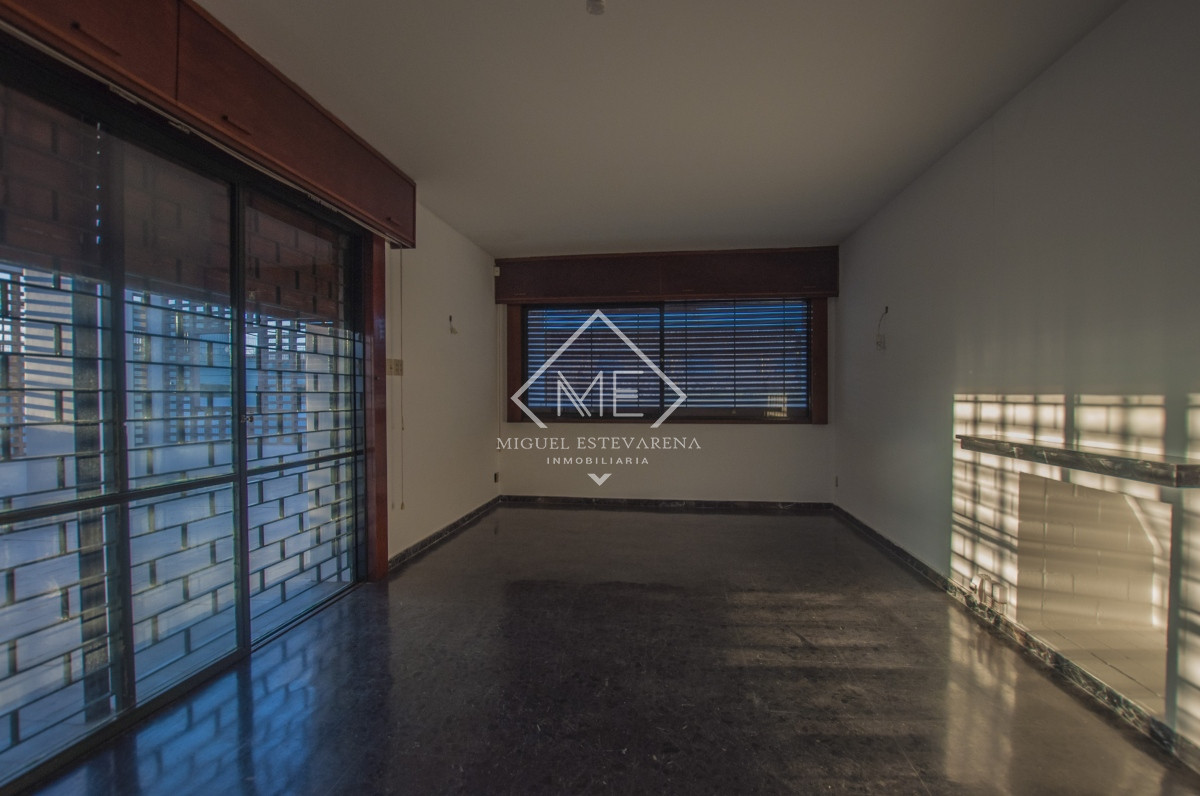 Casa ID.666 - Casa en venta en el centro de Minas: Amplios espacios y diseño inteligente.