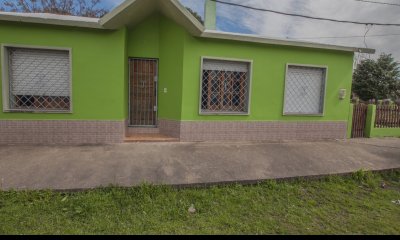 En venta: oportunidad en barrio Estación de Minas, casa en esquina con terreno amplio