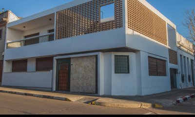 Casa en venta en el centro de Minas: Amplios espacios y diseño inteligente.