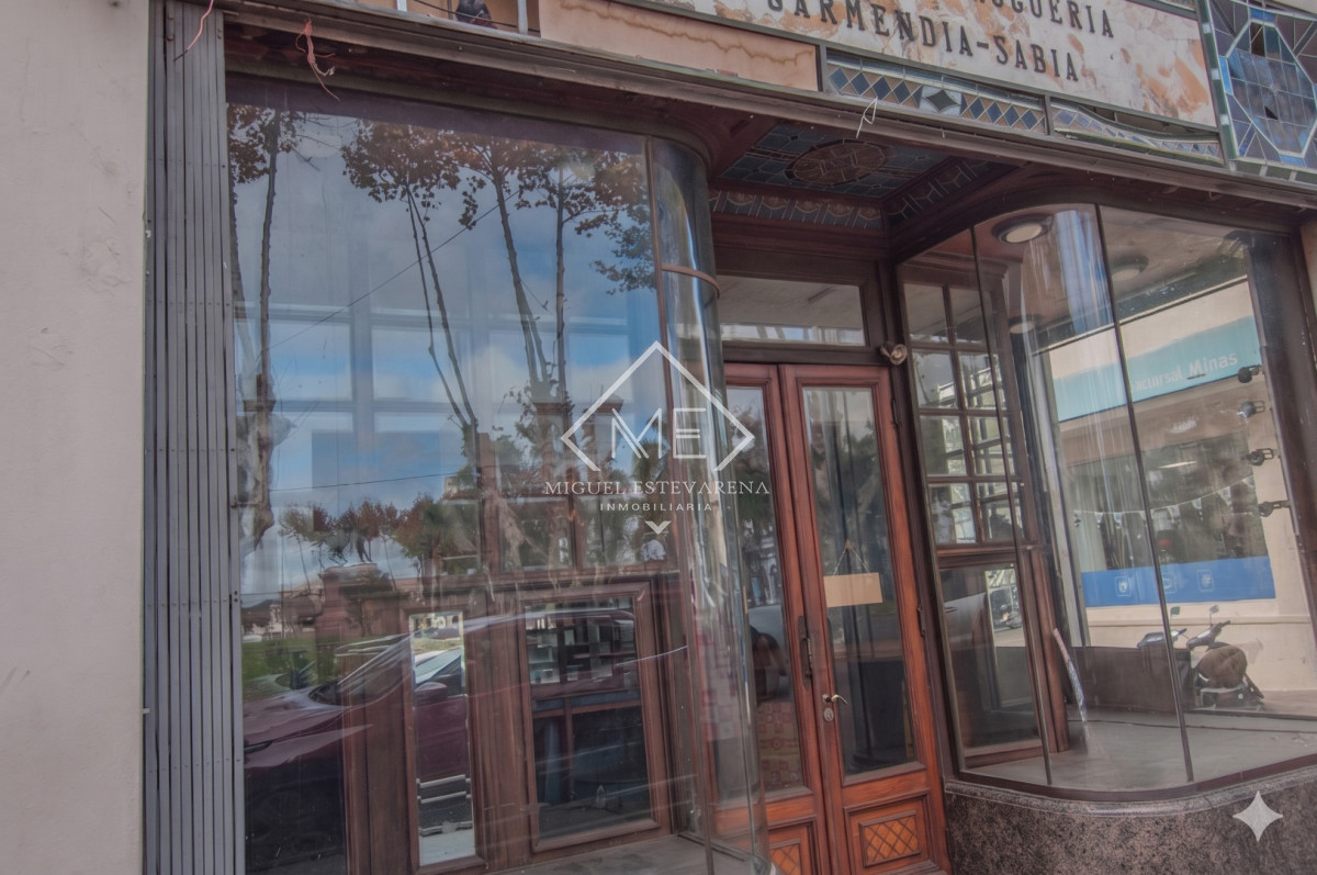 Local Comercial ID.880 - Alquiler de Local Comercial en Minas - 141 m² Frente a Plaza Libertad