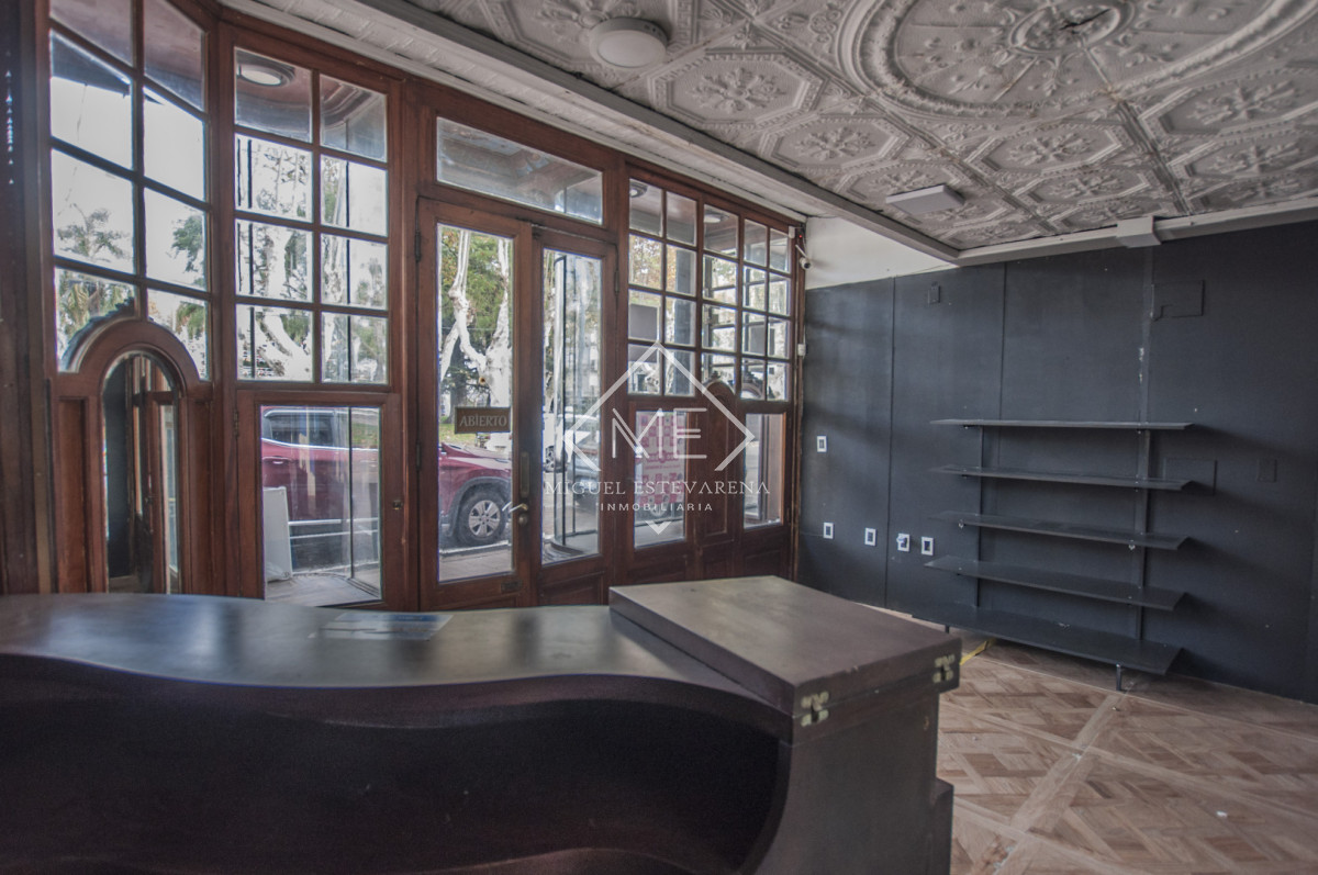 Local Comercial ID.880 - Alquiler de Local Comercial en Minas - 141 m² Frente a Plaza Libertad
