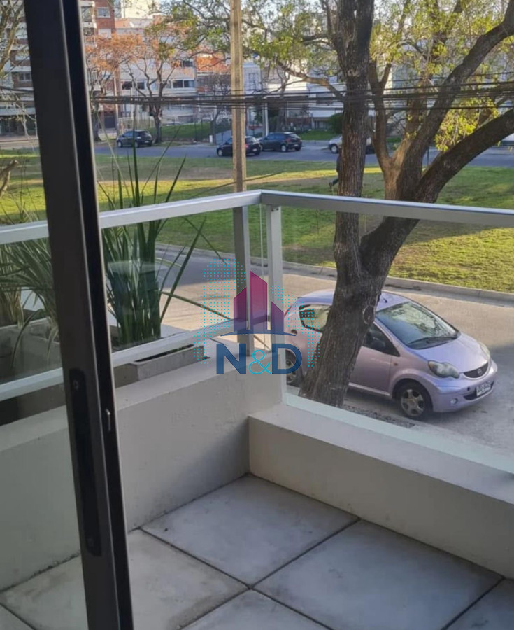 Apartamento ID.170 - ALQUILER MONOAMBIENTE DEFINIDO EN PRPIMER PISO  AL FRENTE CON BALCÓN Y GARAGE EN MALVIN 