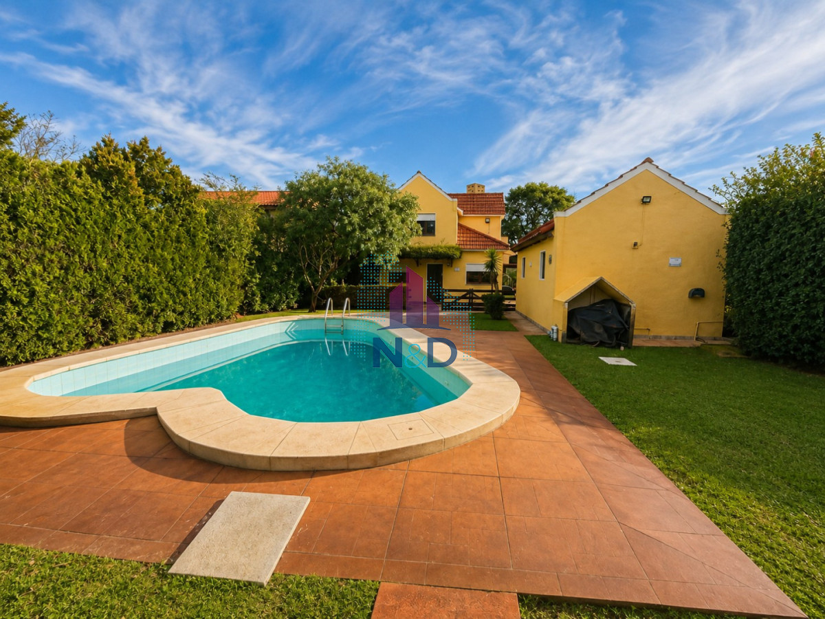Casa ID.212 - VENTA CASA EN SALINAS,  GRAN TERRENO, 3 DORMITORIOS Y PISCINA 