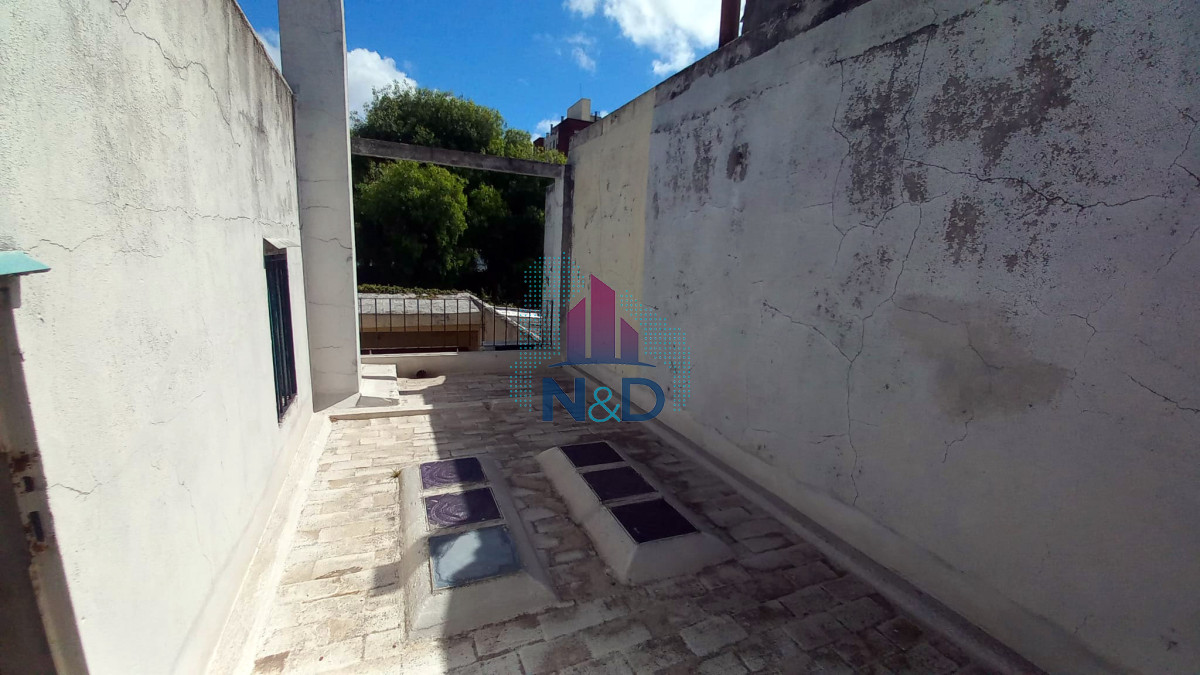 Casa ID.98 - CASA EN VENTA 3 DORMITORIOS, TRES CRUCES